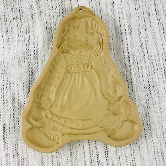 Vintage Raggedy Ann Brown Bag Cookie Art Ceramic Cookie Mold - Picture 1 of 4